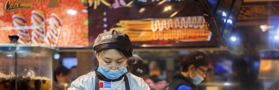 LFW街拍丨拒绝沉闷 伦敦街拍就是要抢眼